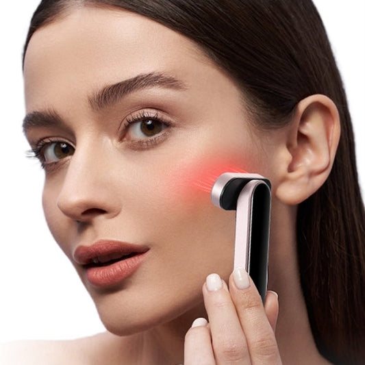 Woman using the Calmiri Glowwand red light on her cheek